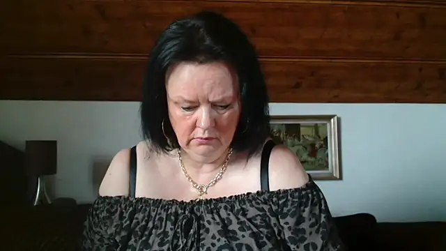 Snapshot of TiffanyMature chatting on 27, 10, 2025 TiffanyMature online show from 27, 10, 2025