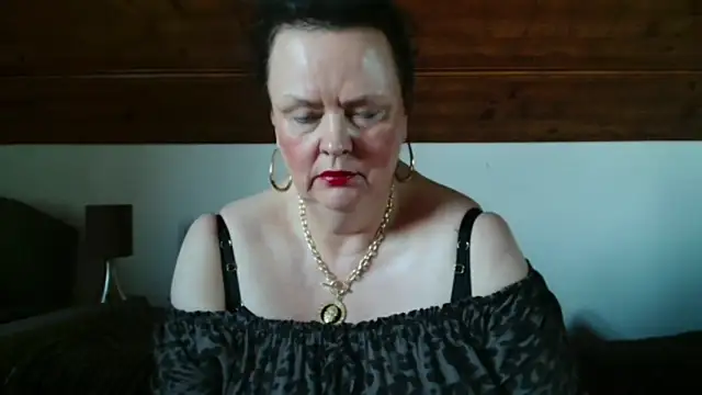 Snapshot of TiffanyMature chatting on 7, 11, 2025 TiffanyMature online show from 7, 11, 2025