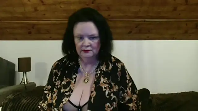 Snapshot of TiffanyMature chatting on 7, 11, 2025 TiffanyMature online show from 7, 11, 2025