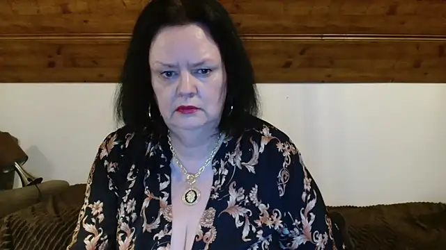 Snapshot of TiffanyMature chatting on 8, 11, 2025 TiffanyMature online show from 8, 11, 2025