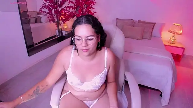 karlie small online show from 29, 4, 2026