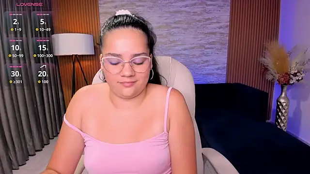 karlie small online show from 28, 7, 2026