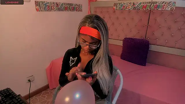 Luna Colinns online show from 30, 9, 2025