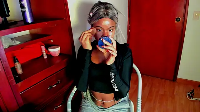 Luna Colinns online show from 7, 10, 2025