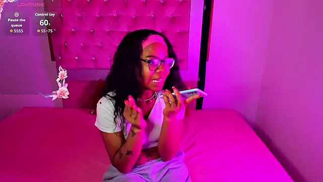 Luna Colinns online show from 21, 10, 2025