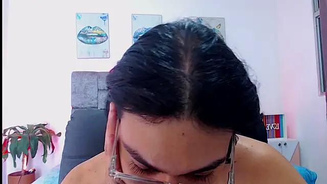 dirty model online show from 15, 9, 2025