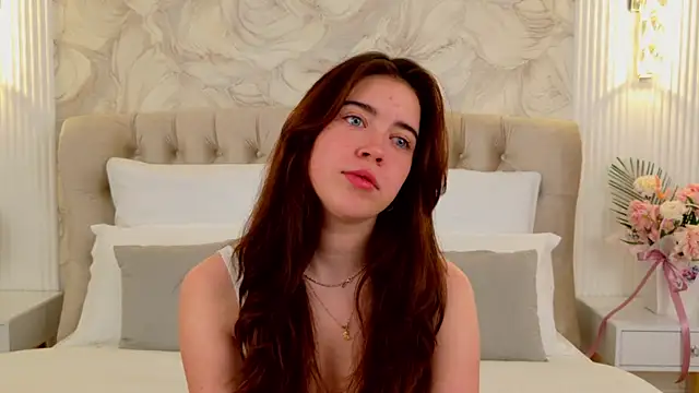 Snapshot of KimberlyBond chatting on 9, 9, 2025 KimberlyBond online show from 9, 9, 2025