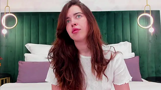 Snapshot of KimberlyBond chatting on 1, 10, 2025 KimberlyBond online show from 1, 10, 2025