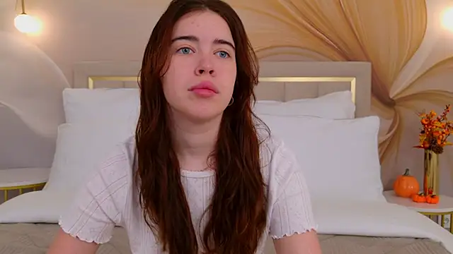 Snapshot of KimberlyBond chatting on 7, 10, 2025 KimberlyBond online show from 7, 10, 2025