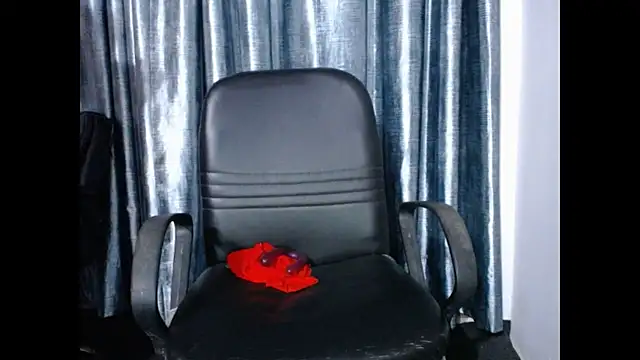 Snapshot of _kamyaa09 chatting on 24, 9, 2025  kamyaa09 online show from 24, 9, 2025