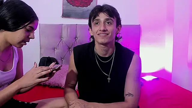 AndretiiAndCamila online show from 6, 10, 2025