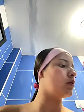 Mia jhoonson online show from 1, 11, 2025