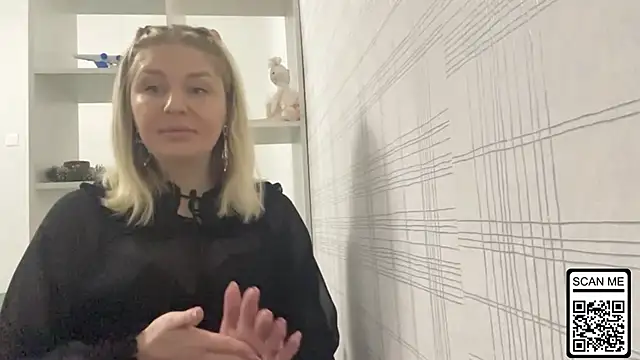 Blondie xoxoxo online show from 6, 11, 2025