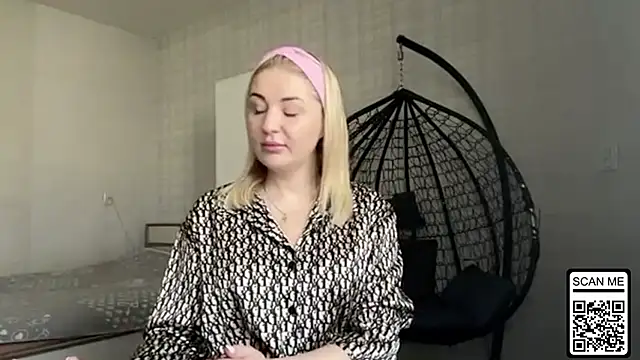 Blondie xoxoxo online show from 5, 5, 2026
