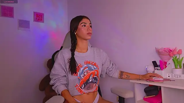 BrunetteAdams001 online show from 17, 1, 2026