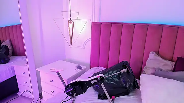 Tessa Sinclaire online show from 22, 4, 2026