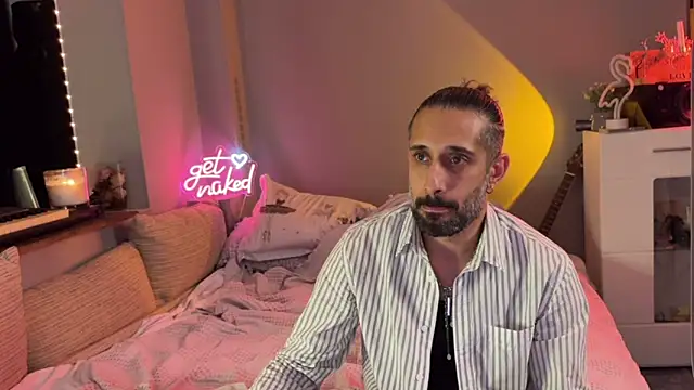 Snapshot of Secret_Lovers1 chatting on 2, 5, 2026 Secret Lovers1 online show from 2, 5, 2026