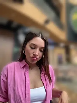 Bella-taylorr online show from 6, 8, 2026