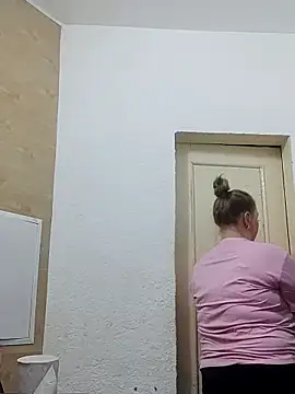 Kiss Eva online show from 4, 11, 2025