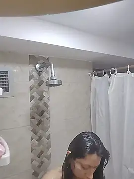 VioletxBloom online show from 1, 12, 2025