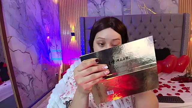 Suxan White  online show from 14, 2, 2026