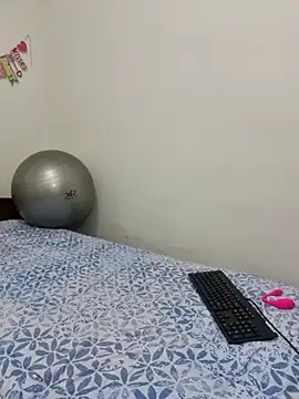 Snapshot of Nina_vallon chatting on 4, 10, 2025 Nina vallon online show from 4, 10, 2025