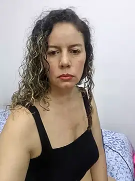 Snapshot of Nina_vallon chatting on 6, 10, 2025 Nina vallon online show from 6, 10, 2025