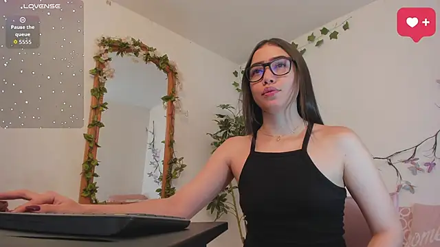 SaraWagner  online show from 28, 5, 2026