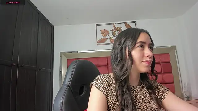 SaraWagner  online show from 8, 6, 2026