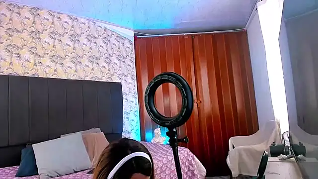 window to wonderland1 online show from 30, 9, 2025