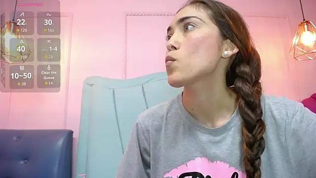 Snapshot of danna7cute chatting on 5, 2, 2026 danna7cute online show from 5, 2, 2026