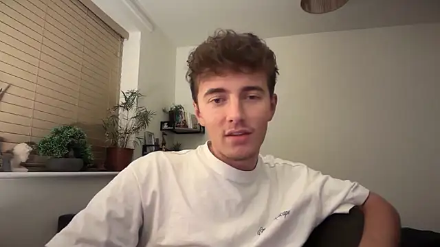 Snapshot of luciancrowe chatting on 5, 2, 2026 luciancrowe online show from 5, 2, 2026