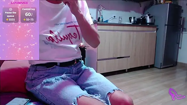 Snapshot of AllysonStonne chatting on 21, 6, 2026 AllysonStonne online show from 21, 6, 2026