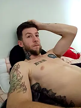 Snapshot of Couplesplay1 chatting on 4, 10, 2025 Couplesplay1 online show from 4, 10, 2025