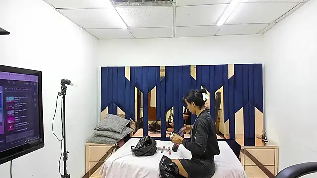 Aisha hotts777 online show from 29, 4, 2026