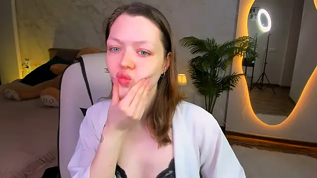 Lunar Lily online show from 1, 12, 2025