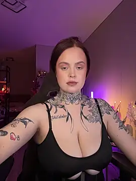 Snapshot of Mariiiiiway chatting on 12, 10, 2025 Mariiiiiway online show from 12, 10, 2025