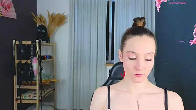laracroftmansion online show from 6, 5, 2026