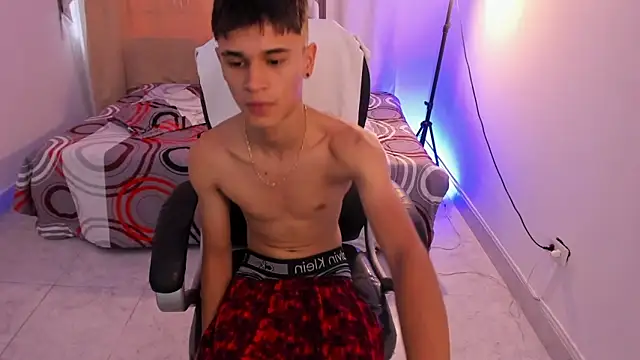 Aron Boyy online show from 4, 5, 2026