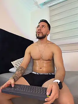 Thiago Hill online show from 25, 7, 2026