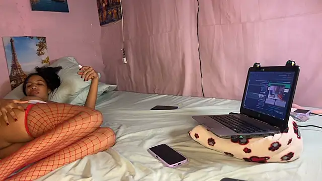 Snapshot of SpicyLolaX_NightDrip chatting on 24, 10, 2025 SpicyLolaX NightDrip online show from 24, 10, 2025