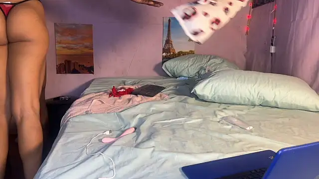 Snapshot of SpicyLolaX_NightDrip chatting on 25, 10, 2025 SpicyLolaX NightDrip online show from 25, 10, 2025