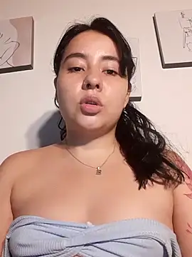 Snapshot of Yuli-27 chatting on 14, 10, 2025 Yuli-27 online show from 14, 10, 2025