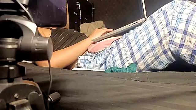 Snapshot of Yuli-27 chatting on 17, 12, 2025 Yuli-27 online show from 17, 12, 2025