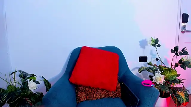 Snapshot of MilenaCrown chatting on 3, 11, 2025 MilenaCrown online show from 3, 11, 2025