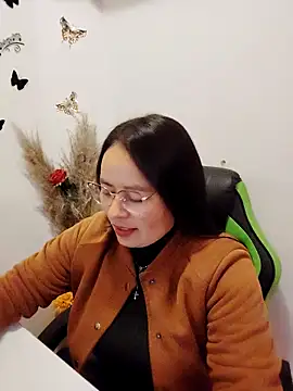 Snapshot of Daliz_Leon chatting on 1, 10, 2025 Daliz Leon online show from 1, 10, 2025