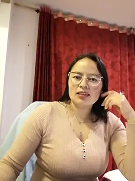 Snapshot of Daliz_Leon chatting on 13, 10, 2025 Daliz Leon online show from 13, 10, 2025