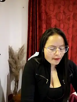 Snapshot of Daliz_Leon chatting on 26, 10, 2025 Daliz Leon online show from 26, 10, 2025