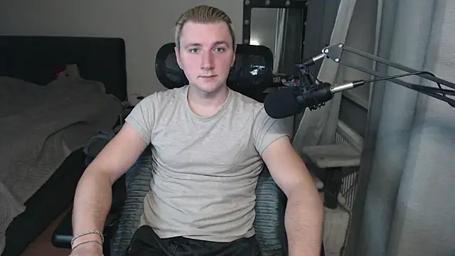 Snapshot of Elvin_Vaenight chatting on 12, 10, 2025 Elvin Vaenight online show from 12, 10, 2025