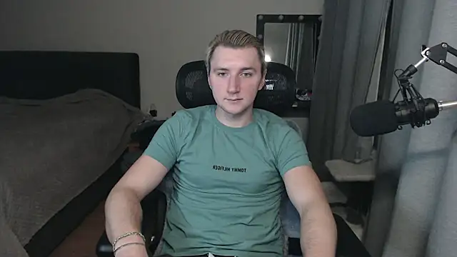 Snapshot of Elvin_Vaenight chatting on 22, 10, 2025 Elvin Vaenight online show from 22, 10, 2025